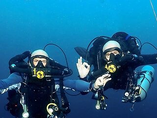Two divers on the AP inspiration rebreather