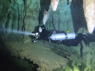 Cave diver running new line