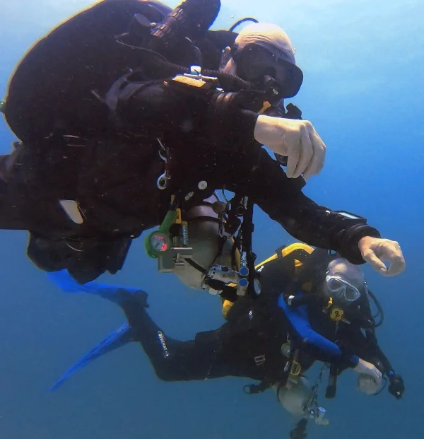 Two PADI T40 CCR divers diving the AP Inspiration