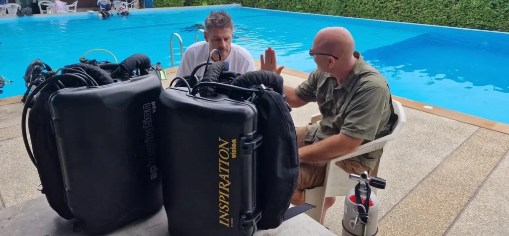 divers conducting a rebreather course on the APD inspiration 
