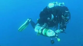 Technical Diver in Thailand removing decompression cylinder