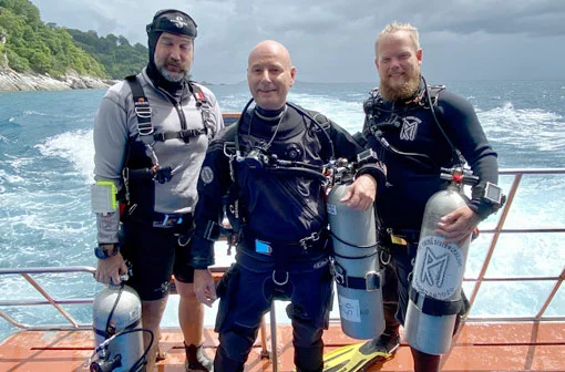Kiwidiver Kevin Black leads Technical Diving Instructor candidates as the prepare to dive